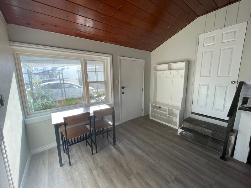 Building Photo - 13712 Saranac Dr