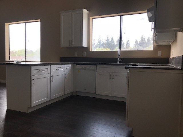Kitchen - 310 N Philadelphia St