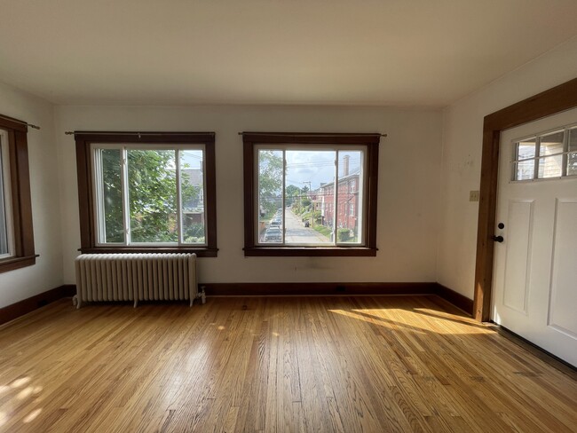 Building Photo - Mattern