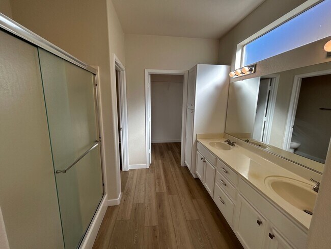 Building Photo - 14759 W Gunsight Dr