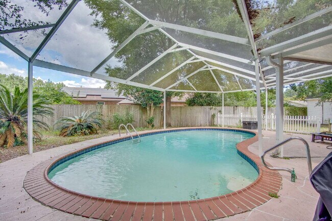 Building Photo - Pool Home with Office, Two Primary Suites ...