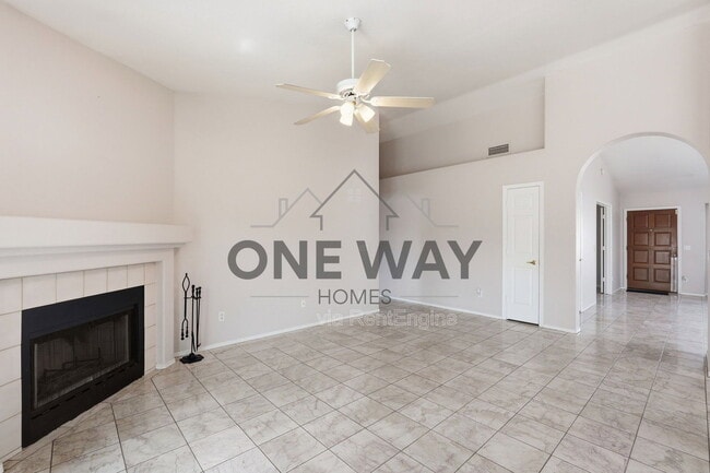 Building Photo - 819 E Cindy St