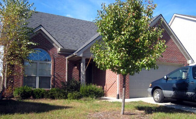 Building Photo - 3 bedroom/2 bath Home GREAT location!!! Available 9/1/2026!!