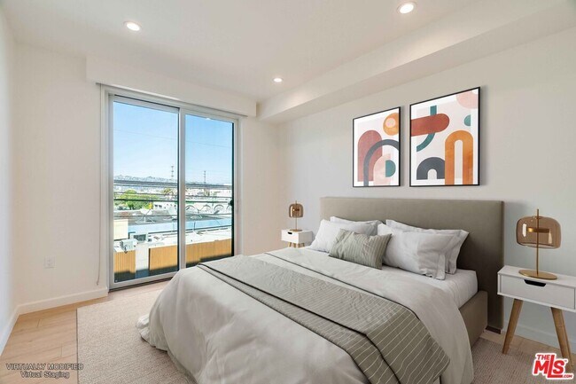 Building Photo - 1414 S Beverly Dr