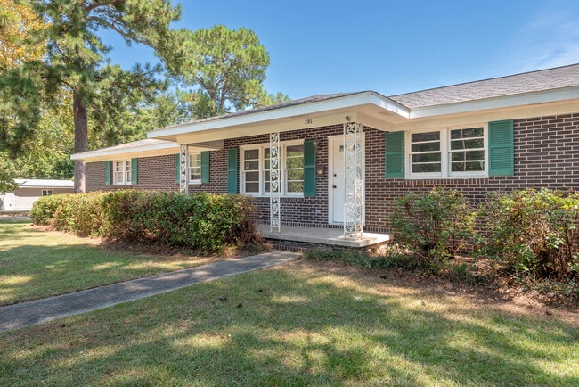 Building Photo - 201 Roberts St