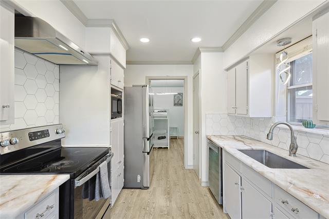 Building Photo - 7841 El Pensador Dr