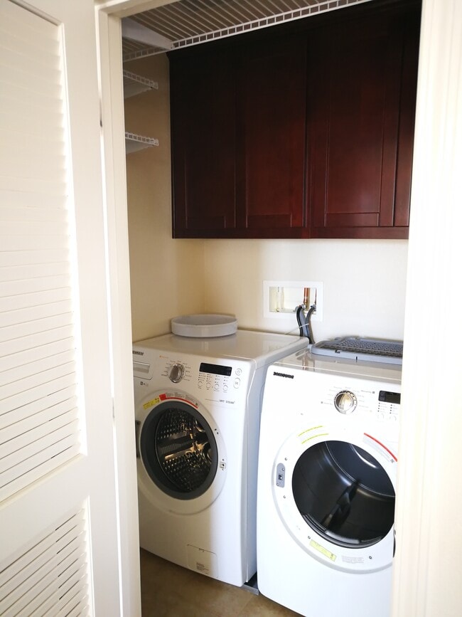 washer/dryer - 4791 Perugia St
