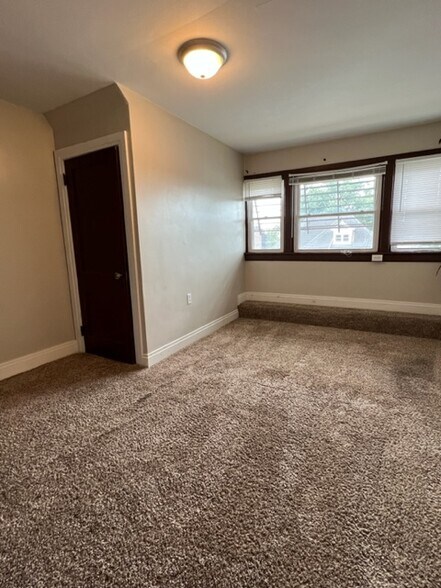Building Photo - 47 E Cherry St
