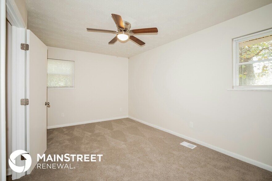 Building Photo - 424 Azalea Dr