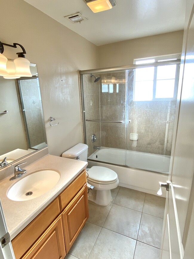 Building Photo - 15917 Sierra Vista Ct