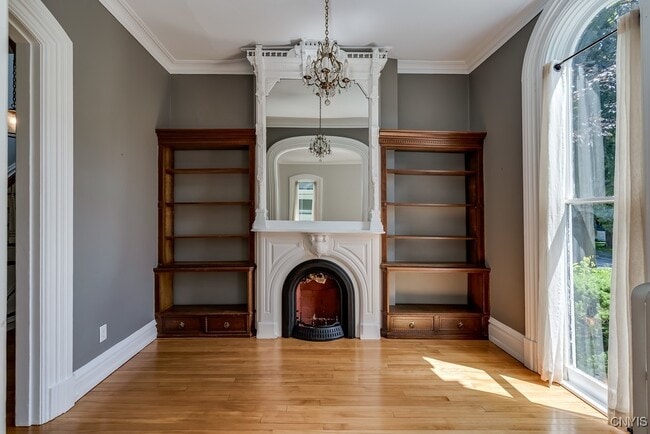 Building Photo - 160 Ten Eyck St