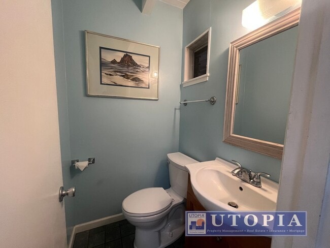 Building Photo - Beautiful and spacious 2 Bedroom, 1.5 Bathroom Located in Rio Del Mar, close to the beach and Apt...