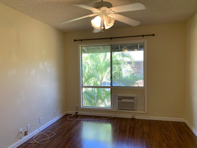 Building Photo - 2 Bedroom/1 1/2 bath - Ewa - Close to the ...