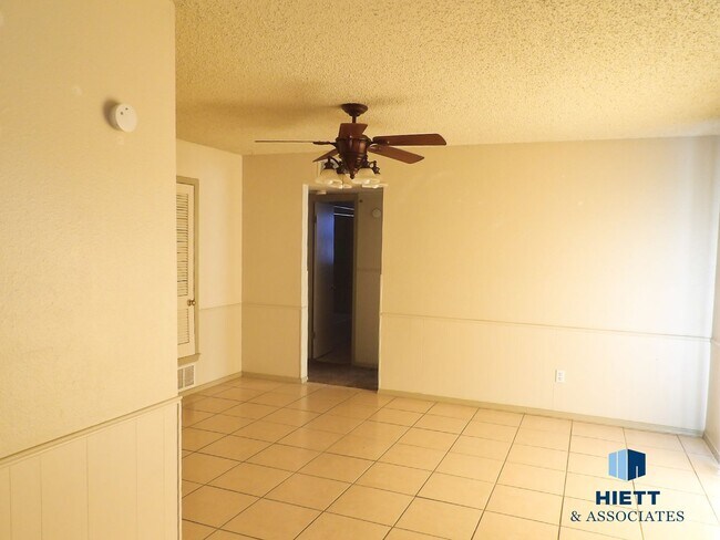 Building Photo - Great move in ready home close to Ft. Bliss