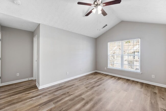 Building Photo - 2/2.5 Townhome in Great Flowery Branch loc...