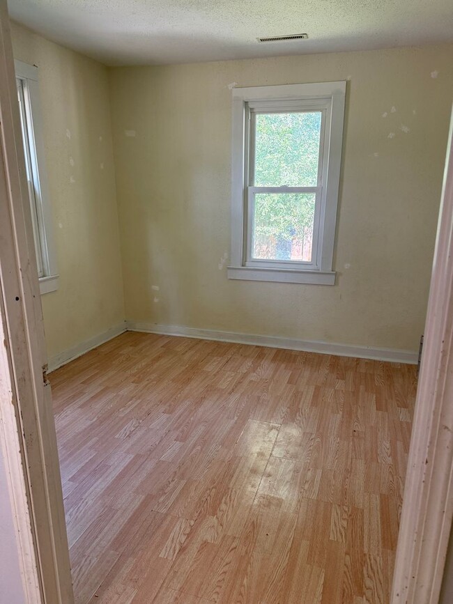 Building Photo - Unique Home in Downtown Middleton