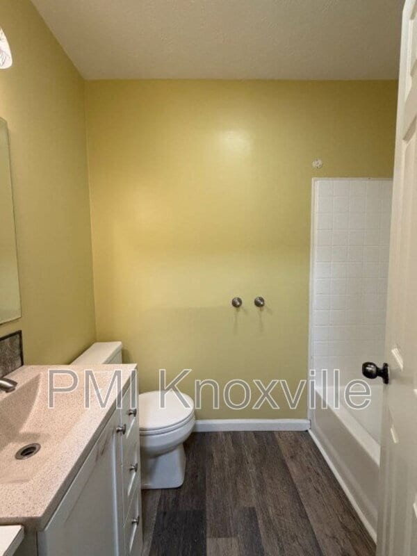 Building Photo - 2340 Boxwood Ln NE