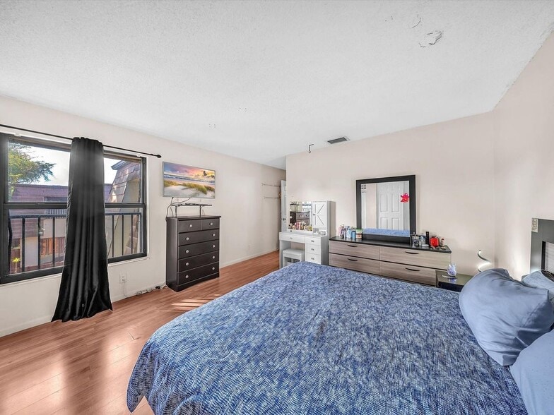 Building Photo - 2496 NW 99th Ave