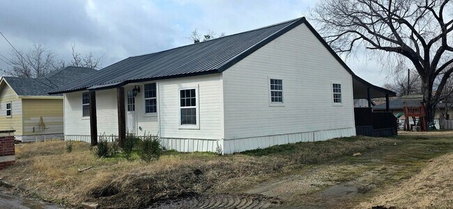 Building Photo - 4302 Roberts St