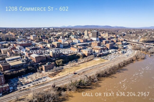 Building Photo - 1208 Commerce St