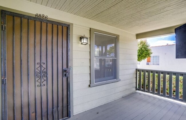 Building Photo - 6826 Hollenbeck St