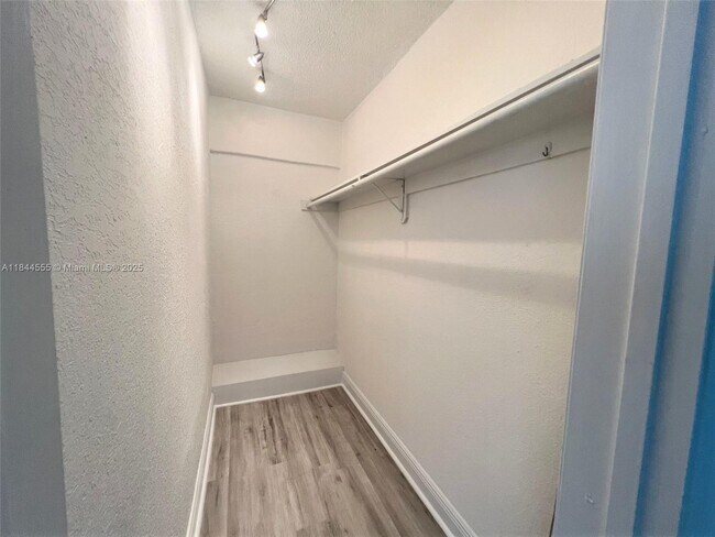 Building Photo - 636 NE 63rd St