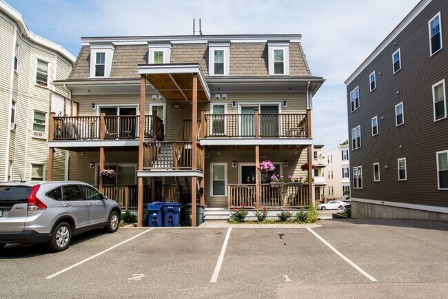 Building Photo - 111 Pleasant St