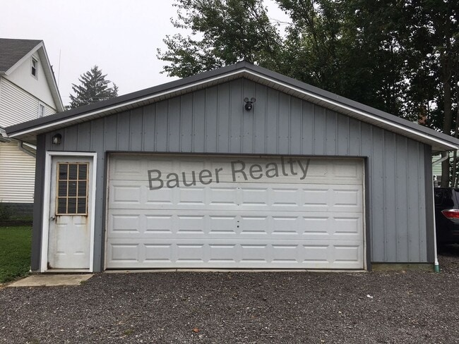 Building Photo - Two Bedroom, 1 1/2 Baths