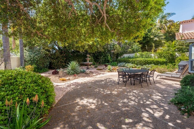 Building Photo - Fully Furnished Vacation Rental on the Mesa with Ocean Views! (Available 7/7/26- 11/30/26)