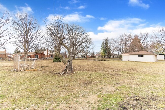 Building Photo - 37440 Curwood Dr