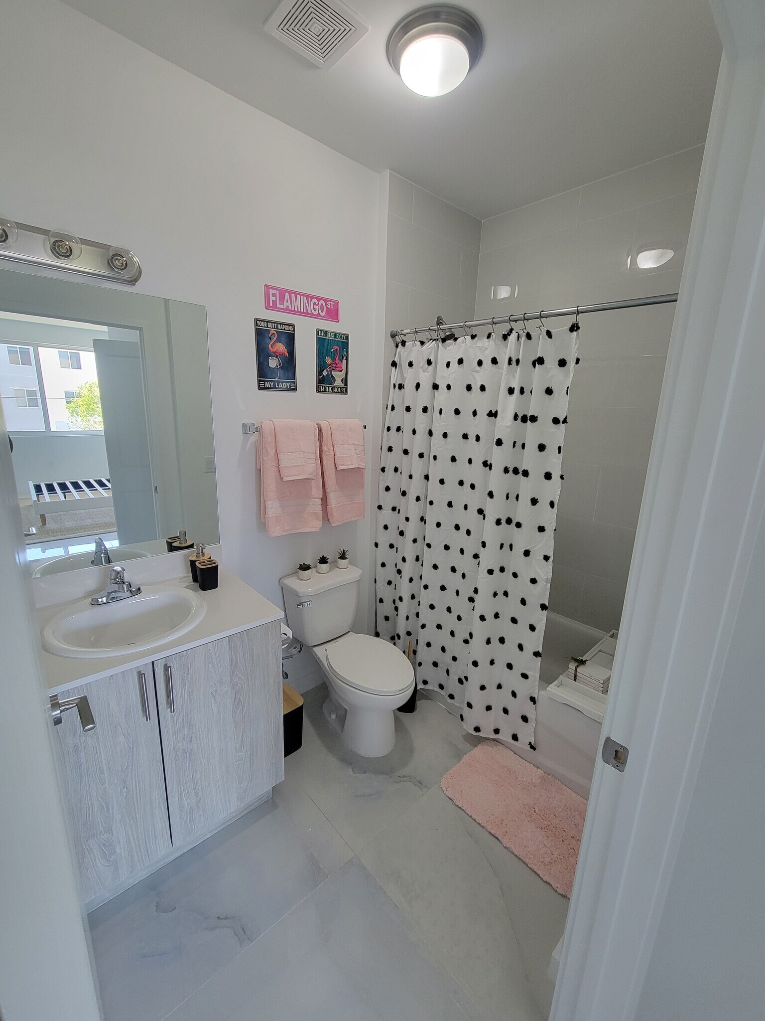 Building Photo - 935 SW 72nd Ave