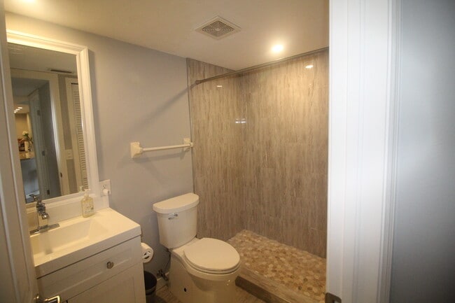 Building Photo - 505 Lake Louise Cir