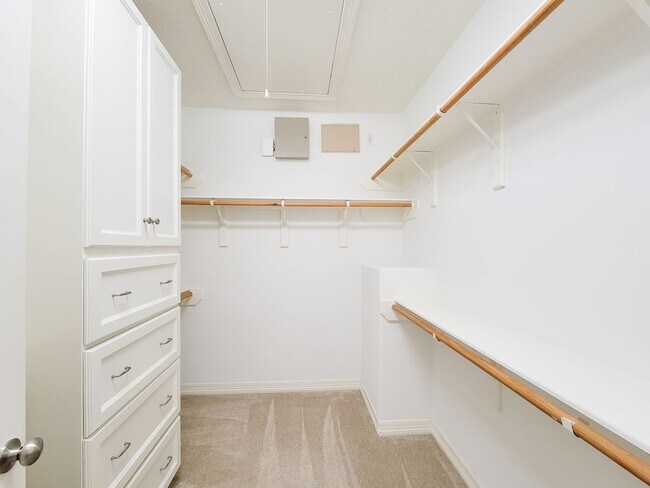 Building Photo - Charming Three Bedroom in Houston!