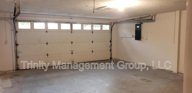 Building Photo - 8943 Windsong Ln