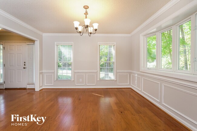 Building Photo - 790 Somerset Dr