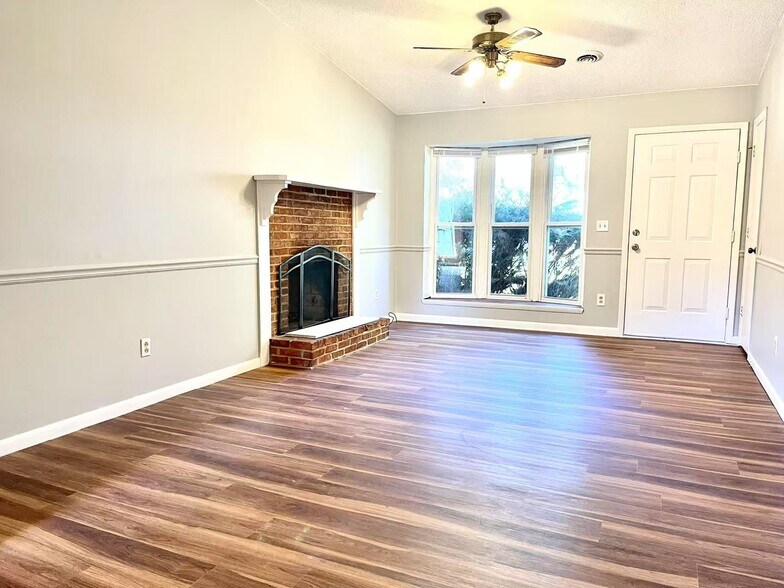 Building Photo - 1723 Todd Dr