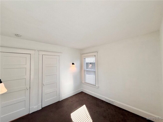 Building Photo - 95 Inwood Pl