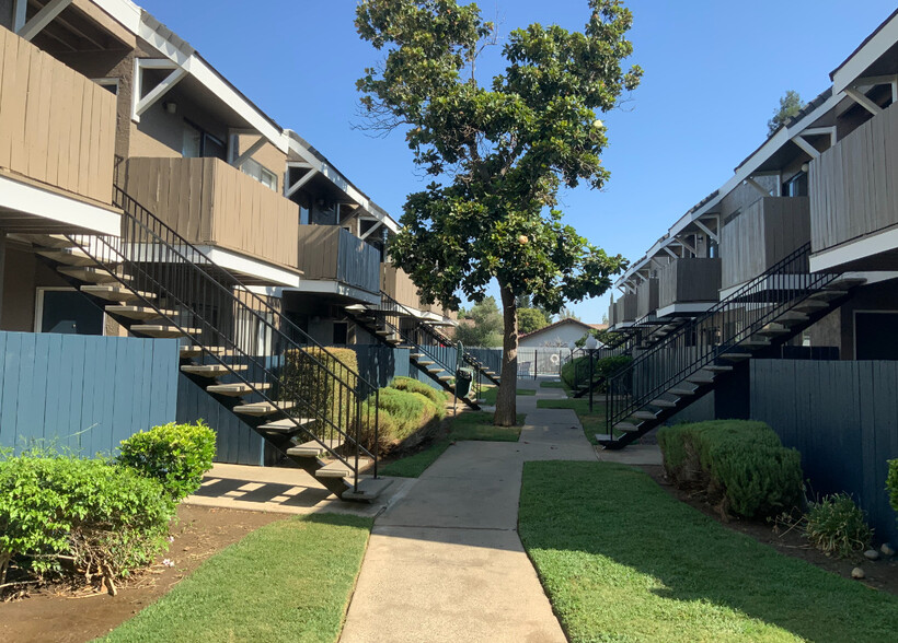 Primary Photo - Feather Downs Apartments