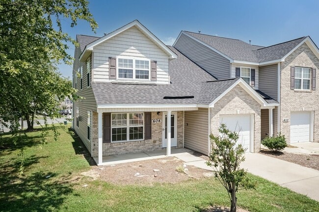 Building Photo - Four Bedroom Home!