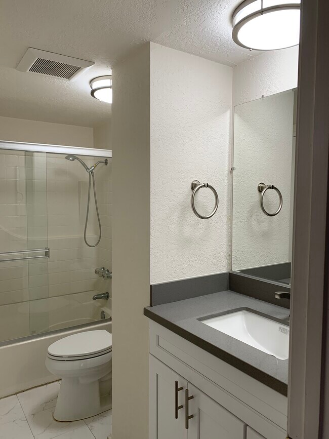 Building Photo - 5445 Corteen Pl