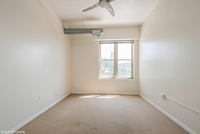 Building Photo - 1225 W Morse Ave