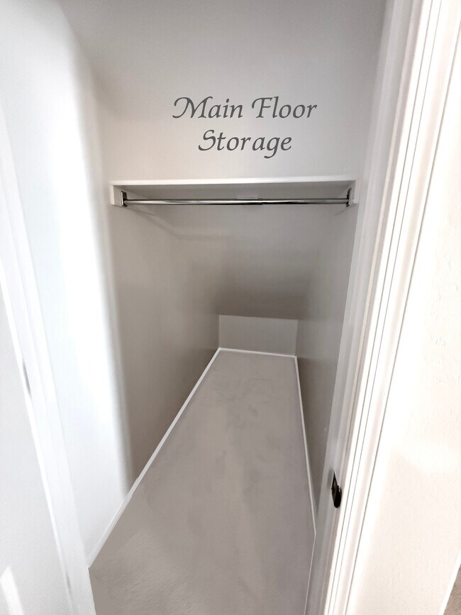 Building Photo - 1504 E Leslie Ave