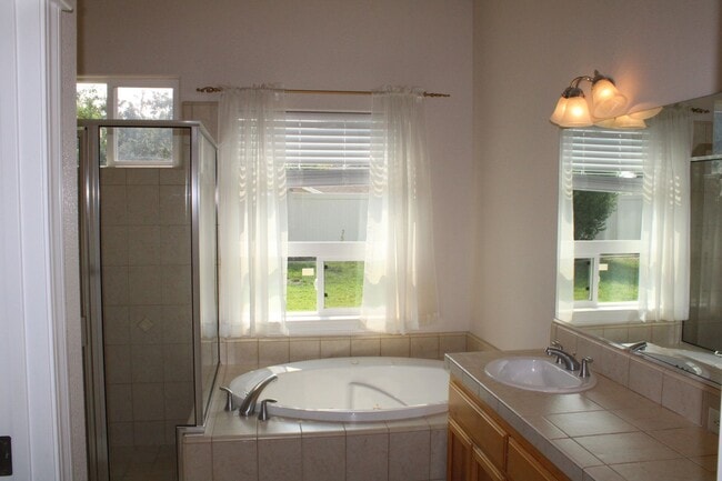 Building Photo - 4 BED/2 BATH IN THE SUNSET AVENUES SUBDIVISION