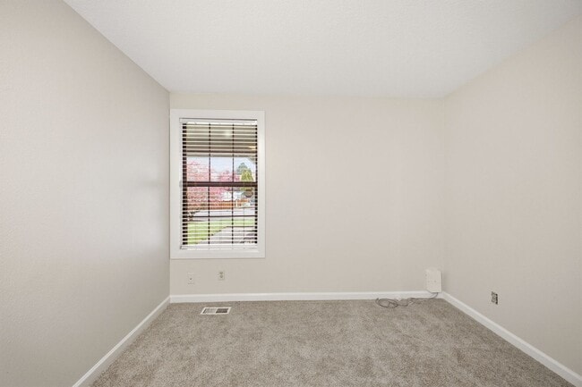 Building Photo - 17563 SW Granada Dr