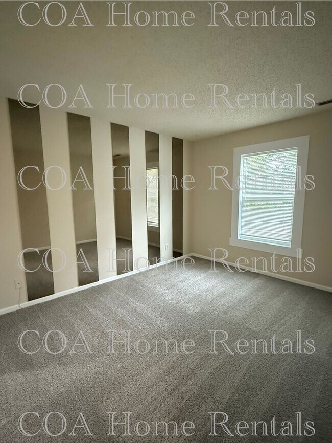 Building Photo - South East side Apartment