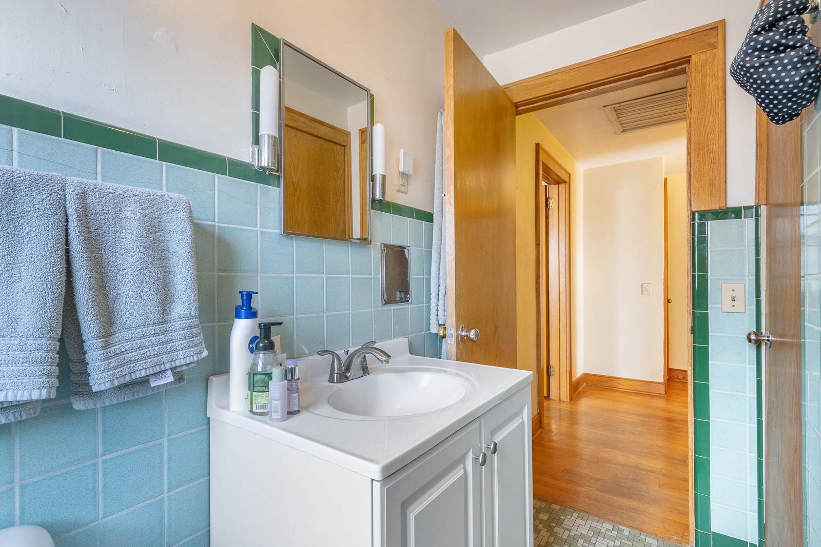 Building Photo - 302 S Brooks St