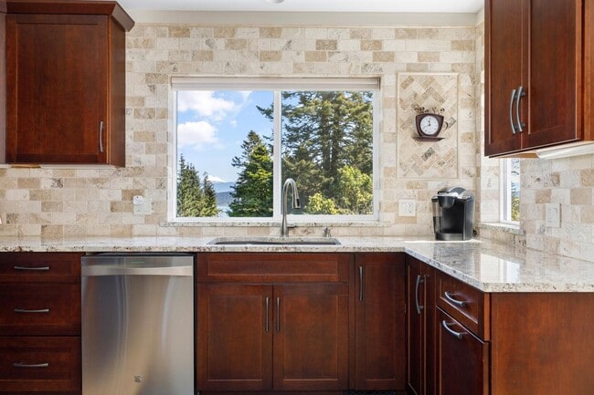 Building Photo - Stunning View Home In Oak Harbor! Availabl...
