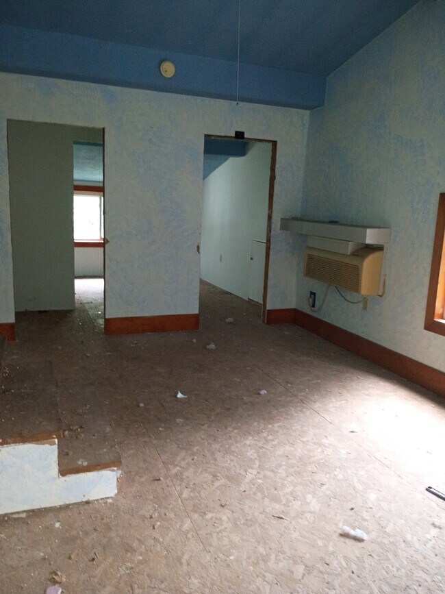 Building Photo - 303 Cedar St