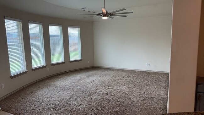Building Photo - A Very Beautiful and Spacious 3 Bedroom 2 Bath Home in Yukon Public Schools