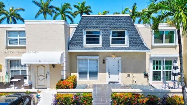 Building Photo - 933 NE 24th Ave